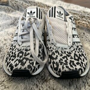 Women’s Adidas Swift Run Animal Print 7.5.